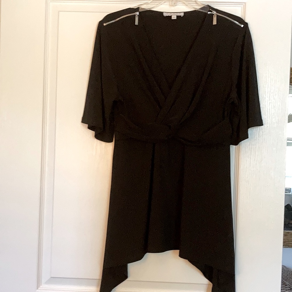 💋Bundle 2 for 20!! Trendy flow Chaus top.